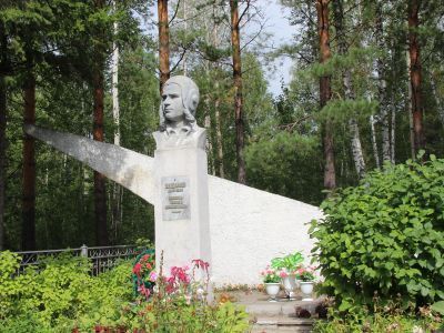 Могила Валерия Игоревича Шамова – основателя Томского авиаспортклуба и комплексного аэродрома (1939–1968 гг.)