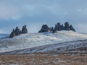Арктическая снегоходная экспедиция «К Каменным Людям Сундуруна через кряж Суор Уйата». Сопутствующая рыбалка на трофейного арктического гольца