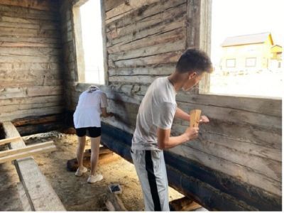 В Якутии волонтеры объединения «Zема» помогли многодетной семье