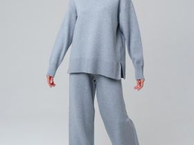 Комплект трикотажный для женщин: джемпер, брюки