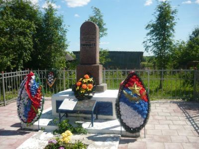 Могила 25 воинов-партизан, погибших в 1943 году в боях с немецко-фашистскими захватчиками