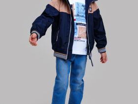 Куртка текстильная с полиуретановым покрытием для мальчиков (ветровка)