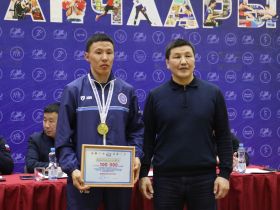 По сто тысяч рублей вручили чемпионам России по мас-рестлингу