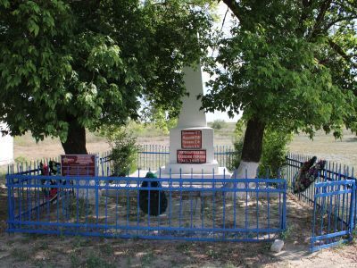 Братская могила советских воинов, погибших в период Сталинградской битвы