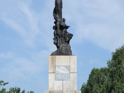 Скульптурный памятник 40-летию ВЛКСМ