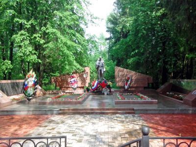 Братская могила советских воинов