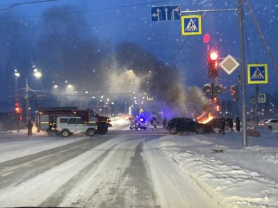 В Якутске при ДТП загорелся автомобиль