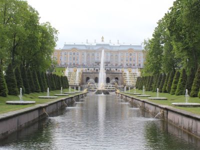 Аллея фонтанов (двадцать два фонтана)