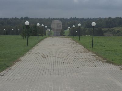 Памятное место, где в октябре 1941 года войска Красной Армии, прорвав оборону гитлеровских войск, обеспечили выход из окружения частей и соединений 19, 20, 24 и 32-й армий. Установлен памятный знак