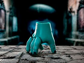 24CB104QQGS Фигурка QueSera - Stranger hands