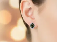 Пусеты из белого золота с хромдиопсидами э4754пс11210402