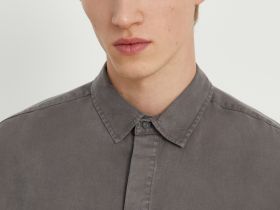 Рубашка из тенселя полуприлегающего силуэта