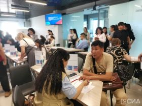 700 вакансий представили на ярмарке трудоустройства в Якутске