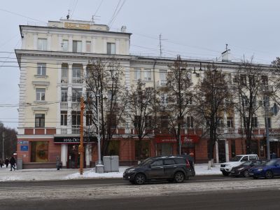 Дом жилой с магазином