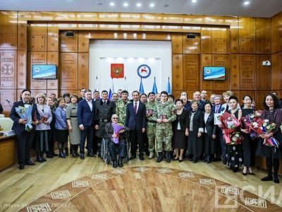 Государственные награды вручили якутянам в День республики