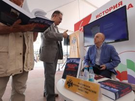 В Москве проходит XI Книжный фестиваль "Красная площадь"