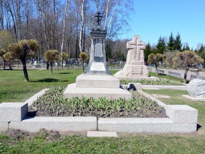 Могила полковника Александрова Н.А. и капитана Врочинского А.А.