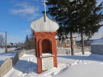 Братская могила партийных и советских работников, погибших в борьбе с врагами за Советскую власть в 1919 году. У могилы установлен обелиск