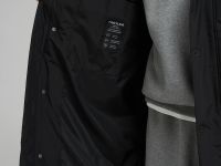 Утепленное пальто с воротником-стойкой