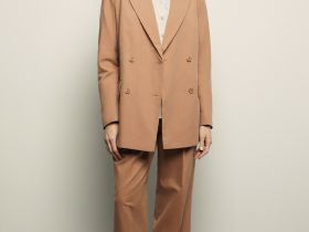 Двубортный жакет полуприлегающего силуэта