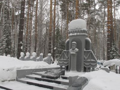 Могила Тихомирова Н.М. инженера-путейца, строителя