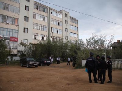 В Якутске в жилом доме на улице Губина мужчина открыл стрельбу