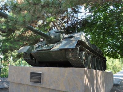 Памятник Герою Советского Союза Половинка (самоходная артилерийская установка СУ - 122)