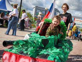 «Кындыкан, ракета и синий трактор»: в Якутске состоялся парад колясок