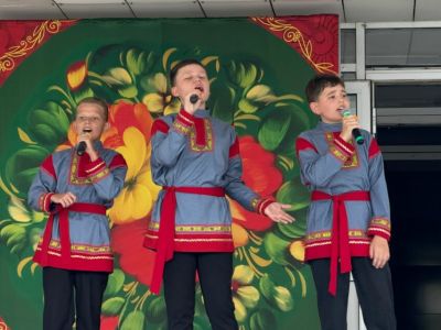 В Якутске отметили русский народный праздник лета и сенокоса — День косоворотки