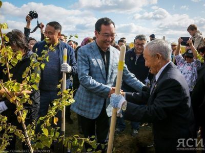 Первые саженцы Парка Победы. Накануне Дня города в Якутске приступили к созданию мемориала (ФОТО)