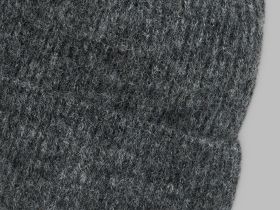 Вязаная шапка