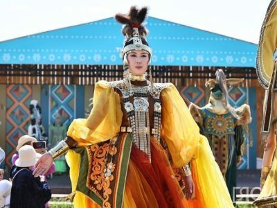 Конкурс современных национальных костюмов проходит на Ысыахе Туймаады