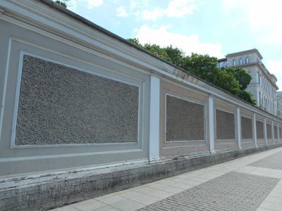 Ограда каменная