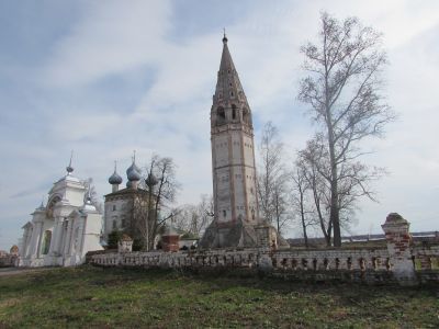 Успенская церковь с колокольней