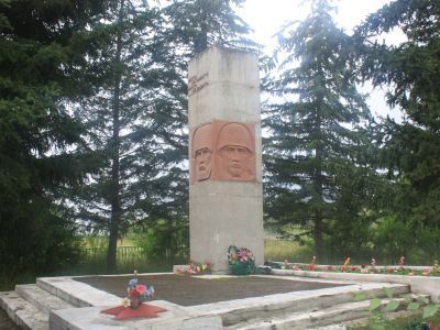 Памятник воинам-землякам, погибшим в годы Великой Отечественной войны (1941-1945 гг.)