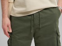 Шорты с эластичным поясом и накладными карманами