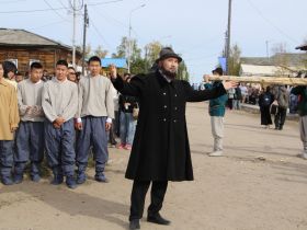 Вилюйск преображается: в День города на набережной «Поющие пески» зазвучала новая музыка