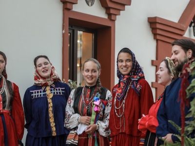 Комонь