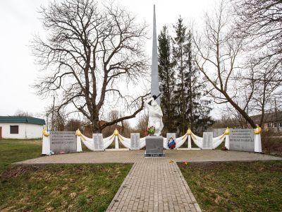 Братская могила советских воинов, погибших в январе 1945 года