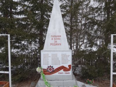 Памятник воинам-землякам, погибшим в годы Великой Отечественной войны (1941-1945), 1973 г.