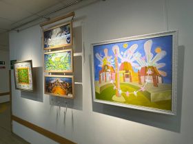 В Национальном центре медицины Якутии открыли выставку картин юных художников