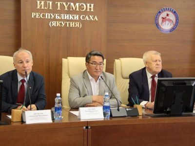Федеральный эксперт рассказал депутатам Ил Тумэна о промышленных особенностях Арктики