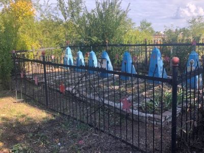 Братская могила летчиков 1-го учебного авиаполка 2-го Чкаловского училища штурманов, погибших 1 марта 1952 года под городом Хвалынском Саратовской области