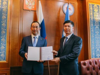 Проекты по развитию туризма и промышленности обсудили глава Якутии и генконсул Вьетнама