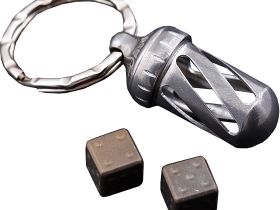 Брелок-капсула с игральными кубиками Acorn Dice Bronze Titanium, Lion Steel, Нержавеющая сталь AISI 440, бронза, L/DD TiBr