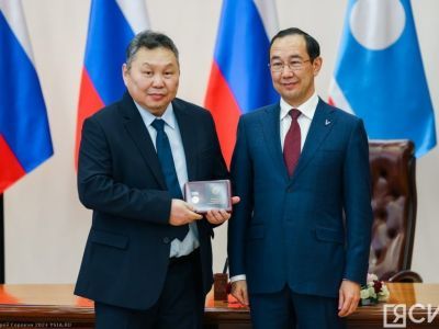 Заведующий лабораторией ШАЛ Института космофизики Леонид Ксенофонтов отмечен почетным званием