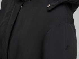 Пуховое пальто с поясом и капюшоном