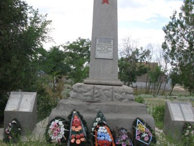 Братская могила советских воинов, погибших в период Сталинградской битвы