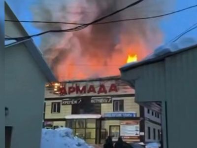 В одном из торговых центров Алдана произошел пожар