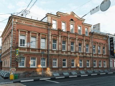 Дом, где в 1897-1906 гг. жил и  работал фотограф-художник Карелин  Андрей Осипович